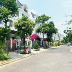 Nhà phố full nội thất cao cấp view công viên thoáng.diện tích100m2 xây dựng 1 trệt 3 lầu giá bán 19 tỷ