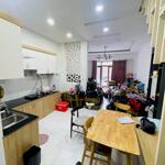 Bán nhà quận phú nhuận,huỳnh văn bánh, hẻm 8m xe hơi ngủ nhà ,5 tầng, sổ nở hậu, 40m2, 9.3 tỷ