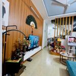 Nhà mê,tc 4*15m,hẻm nguyễn thị minh khai,ngay trung tâm phố