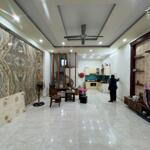 Nhà 51mx 3 tầng độc lập ôtô đỗ cửa đường vĩnh tiến. giá rẻ