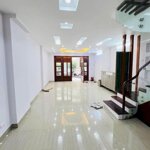 Bán gấp nhà phạm thật duật cầu giấy 55m2, 5 tầng mặt tiền 5m giá 18 tỷ.