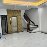 Cho thuê nhà riêng việt hưng 43m2 6 tầng 4 phòng ngủ có thang máy giá 13t.