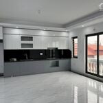 Cho thuê nhà 6 tầng thang máy lệ mật, việt hưng. 43m. giá: 13 triệu/tháng. lh: 096.787.3362
