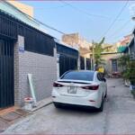 Nhà ở ngay cách ngã ba lã xuân oai lê văn việt chỉ 300m, 2 tầng 3 pn đường xe hơi 5m.