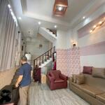 Cần bán gấp nhà nguyễn thiện thuật, quận 3. giá 5,2 tỷ/dt 40m2. 1 trệt 2 lầu. đường trước nhà 10m
