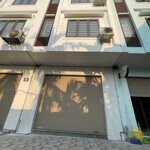 Nhà 3 tầng 55m2 sân siêu rộng ngõ cực nông khu khúc thừa dụ gần bến xe vĩnh niệm.