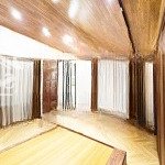 Cho thuê nhà sân vườn cực thoáng với 2 mặt ngõ, 2 mặt sân, 4 mặt thoáng