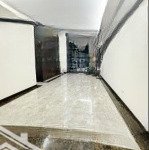 Cho thuê căn hộ chung cư 60 khúc thừa dụ. 90m2 gồm 3 phòng ngủ. sàn gỗ đồ cơ bản. 13tr/th