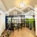 Căn hộ tầng 2 đẹp như chung cư. bãi ôtô vài bước chân. lô góc. 3 mặt thoáng. có thể lên thêm tầng