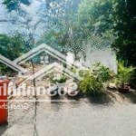 115m2 đất thổ cư, sổ riêng phía trước mặt tiền đất là chung cư the emerald đầy đủ dịch vụ