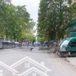 Chính chủ đi nước ngoài định cư ở cùng con cháu,nên cần bán căn nhà .diện tích :40m2. 5 tầng.4,2tỷ.