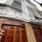 Bán nhà 32m2 giá 3tỷ950 xây 5 tầng cạnh chợ, trường, dân cư tiện ích ô tô cạnh nhà, cho thuê tốt