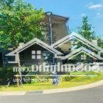 Bán bt song lập căn góc khu waterpoint dt 10 x15m