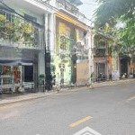 Cho thuê căn góc trung tâm bàn cờ gần biển 2 sàn sử dụng 1000m2 ngang 20m