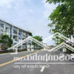Bán căn nhà phố sân vườn ngang 7m tại verosa park. nhà full nội thất đẹp, giá 17,5 tỷ thương lượng