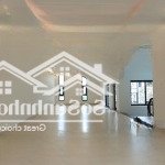 Cho thuê cả căn 6 tầng louis city, mặt đường 30m, hoàn thiện đẹp, thang máy