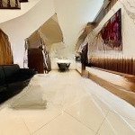 Góc bán nhà 5 tầng,mới đẹp,kinh doanh tốt,ô tô đỗ cửa,đông dân cư và tiện ích,chợ, trường học