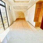 Nhà đẹp góc 2mt ngay chợ thủ đức
