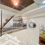 Căn hộ gác nguyên tầng cao 2m. full nội thất ( máy giặt riêng ) hơn 35m2. gần lotte, quận 4, kcx