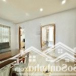 Căn hộ 2phòng ngủ cửa sổ, bancony ngay chung cư horizon, trường đh kinh tế isb q1