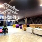 Q7 mặt bằng đẹp hơn 700m giá chỉ 110 triệu/tháng! cơ hội quá hời!