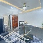 Bán căn hộ dịch vụ lô góc 2 thoáng, cầu giấy, 62m2, 7tầng, 18 phòng, thang máy, dòng tiền 100tr/th