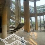Cần bán cực gấp biệt thư sân vườn tại kđt ciputral -dt 650m2 - giá 200 tỷ - lh 0849 678 000 xem nhà