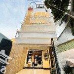 Tôi bán nhà gần công viên lê văn tám giá 4tỷ050 đường ôtô thông. nằm trên phan liêm - p.dakao - q.1
