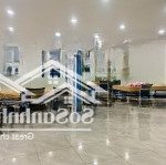 Văn phòng dt 7x20m, ngăn sẵn vách kính,thang máy,máy lạnh 3 cái,hầm xe rộng vạn phúc city