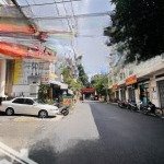 Biệt thự hiện đại căn góc 3lầu vừa ở vừa kinh doanh tốt mặt tiền thông ra kha vạn cân, ngang 10m.