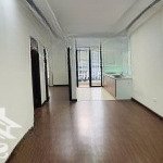 Chuyển công tác e cần bán căn 70m toà b1 roman plaza sổ đỏ giá 4,9x tỷ .0906049922