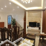 Căn nhà vĩnh hưng hoàng mai - gần ubnd phường vĩnh hưng - ngõ to rộng - 3 ngủ - 32m2 - 4.86 tỷ