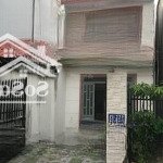Cần bán hoặc cho thuê nhà 1 trệt, 1 lầu 2 phòng ngủ, có sân đậu được xe hơi ở kha vạn cân, thủ đức