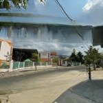 Bán lô góc hai mặt tiền tái định cư đất lành đường 16m . giá 2 tỷ 550 triệu .