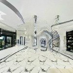 ở penthouse, trung tâm thành phố hà nội nhưng giá chỉ bằng phòng trọ, bạn tin được không?