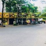 Hoa hậu giang biên bán nhà đẹp 5.5 tầng thang máy.
dt: 100m2(5x20m) mặt phố 22m, kinh doanh sầm uất