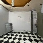 Căn hộ mặt tiền đường có ban công quận 10