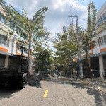 Chủ kẹt tiền cần bán gấp nhà phố 3 tầng đã hoàn thiện ngay trục chính khu oasis city, tp bến cát