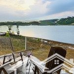 đất biệt thự hồ dt 694,3m2(10m x 70m). đường nhựa. đất có view siêu đẹp hạ sập giá chỉ 3,4 triệu/m2