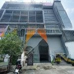 Sàn văn phòng style hiện đại ngay trần não giá hạt dẻ ạ