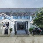 Nhà mẫu lệch tầng: 4,8 tỷ, 92m2 nhà 1 trệt 2 lầu có phòng ngủ dưới gần vòng xoay an phú, thuận an