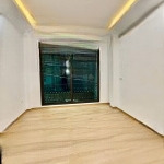 Chính chủ bán nhà riêng phố bằng liệt,40m2, nhà đẹp mới, ngõ thông, gần ô tô, 5t, giá nhỉnh 6 tỷ.