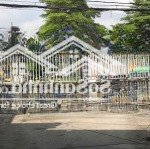 Cho thuê kho lớn dt: 500m2, 1800m2 mt phạm hùng. giá tốt. lh: 0902 589 310
