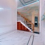 Nhà tp dĩ an, mới hoàn thiện, 3pn sân xe hơi, dt 98m2