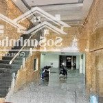 Bán tòa nhà văn phòng lô góc 3 thoáng - mặt phố lê trọng tấn.
dt 182m - 8 tầng - mt 5.6m - giá 80