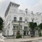 Căn biệt thự duy nhất bán, dt 210m2 view trực diện công viên, giá cực tốt 37 tỷ. louis city đại mỗ