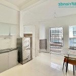 Studio ban công lớn - full nội thất, thang máy gần cầu nguyễn văn cừ