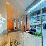 Cho thuê mặt bằng trệt ngay kế viettel complex cách mạng tháng 8 tân bình dt 260m2 giá 308000vnd/m2