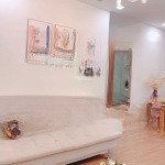 Chính chủ cần bán căn 2pn chung cư c - sky view full sổ hồng giá tốt 2,3 tỷ có nội thất