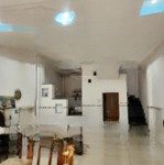 Bán nhà hẻm xe hơi kinh doanh ngay vòng xoay hàng xanh khúc 2 chiều, dt 5x13m, trệt, 2 lầu, sổ hồng